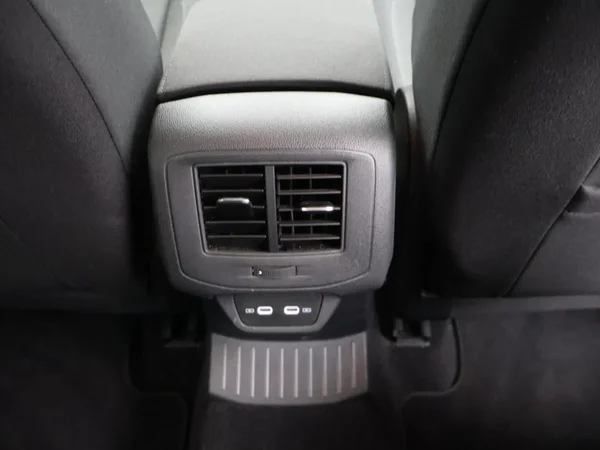Volkswagen T-Roc (2023) — foto 15 van 25