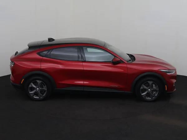 FORD Mustang Mach-E (2022) — foto 29 van 33