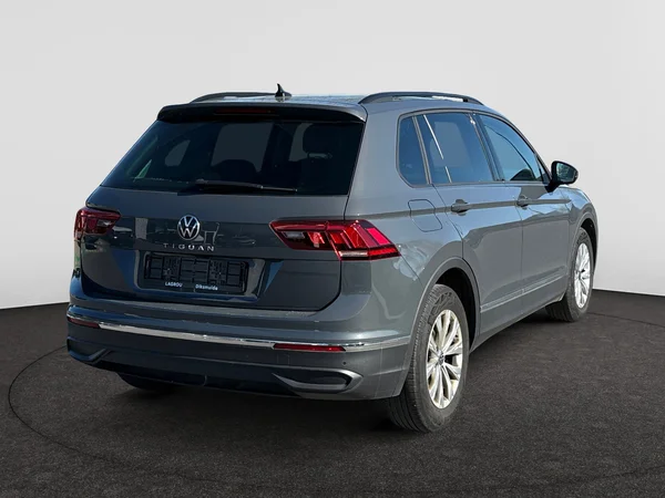 VOLKSWAGEN Tiguan (2022) — foto 20 van 23