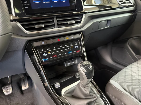 VOLKSWAGEN T-Roc (2026) — foto 3 van 23