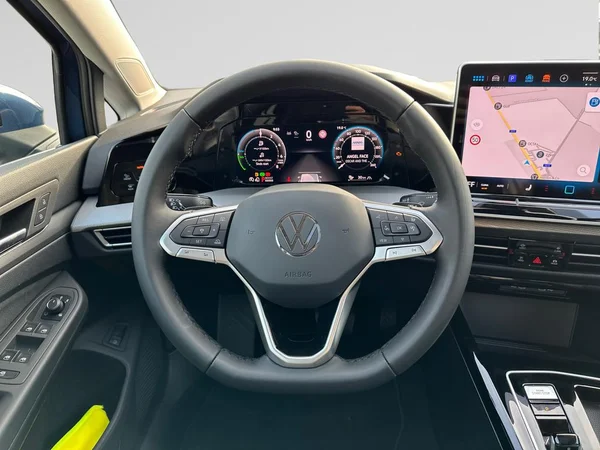 VOLKSWAGEN Golf VIII (2024) — foto 2 van 16