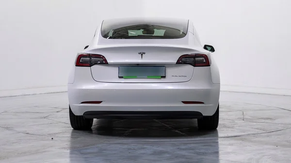 Tesla Model 3 (2020) — foto 34 van 45