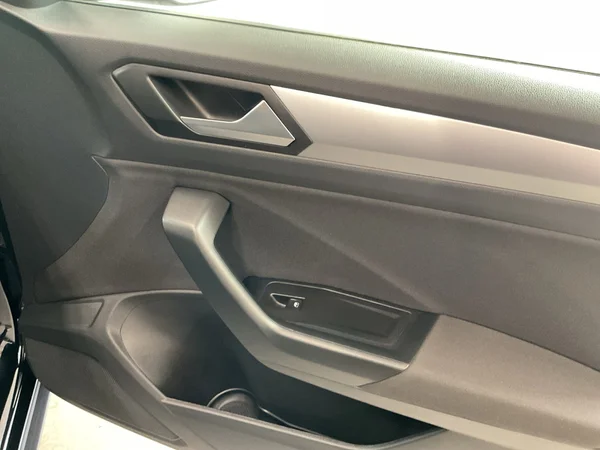 VOLKSWAGEN T-Roc (2025) — foto 4 van 24