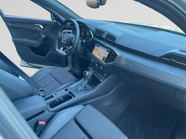 AUDI Q3 Sportback (2024) — foto 8 van 20