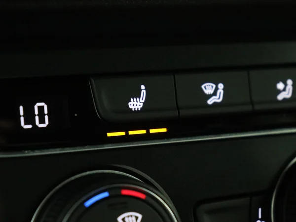 VOLKSWAGEN Tiguan (2019) — foto 17 van 28
