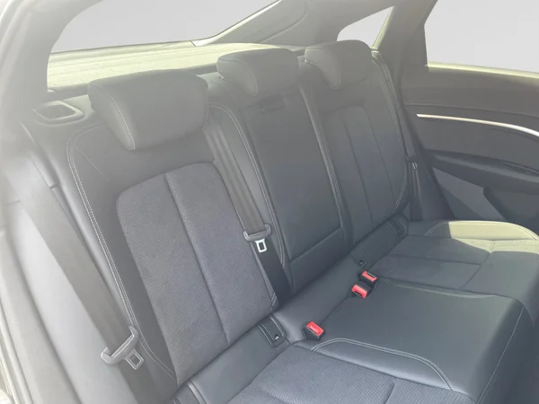 AUDI Q8 e-tron Sportback (2025) — foto 16 van 21