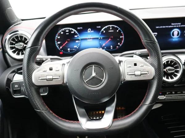 Mercedes-Benz CLA (2022) — foto 4 van 26