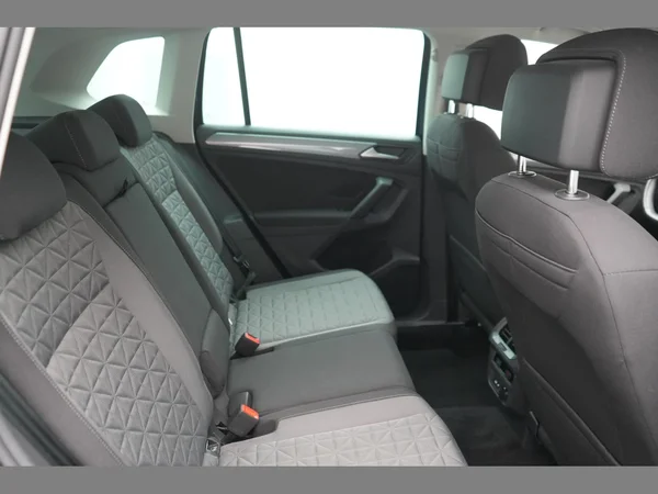 VOLKSWAGEN Tiguan (2021) — foto 9 van 28