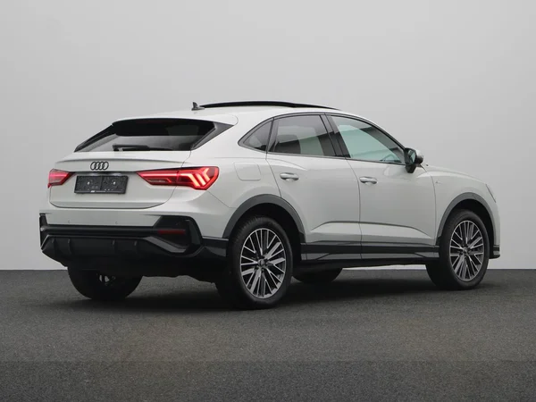 AUDI Q3 Sportback PHEV (2024) — foto 12 van 23