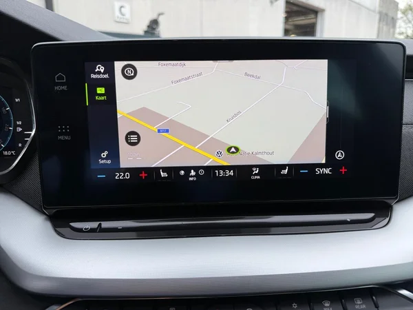 SKODA Octavia Combi (2021) — foto 6 van 24