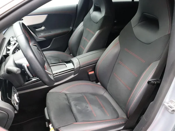 Mercedes-Benz CLA (2024) — foto 14 van 32