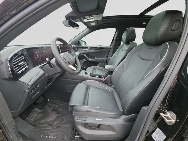 VOLKSWAGEN Tiguan (2026) — foto 24 van 24