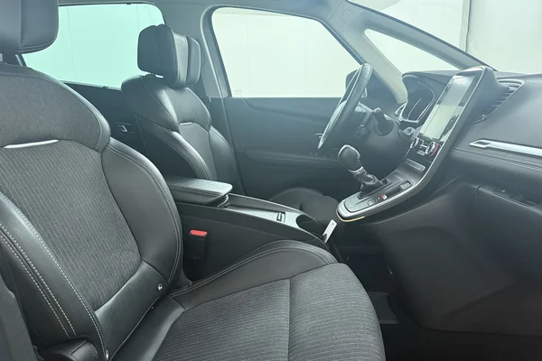 Renault Grand Scenic (2023) — foto 20 van 22
