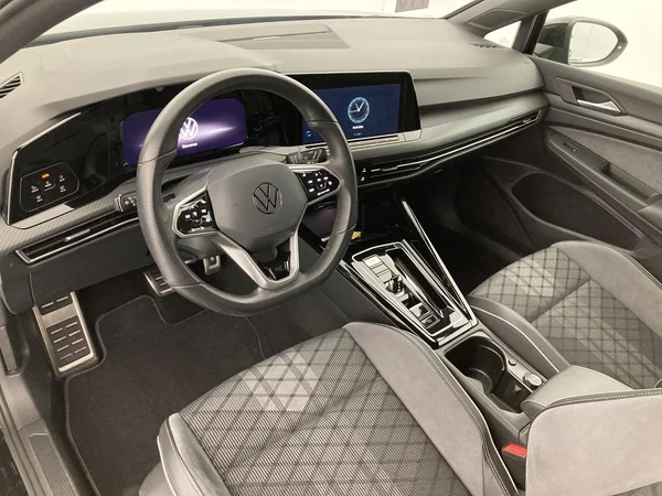 VOLKSWAGEN Golf VIII SW (2024) — foto 35 van 36