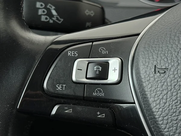 VOLKSWAGEN Golf (2018) — foto 9 van 26