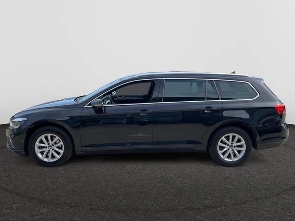 VOLKSWAGEN Passat Variant (2024) — foto 13 van 23