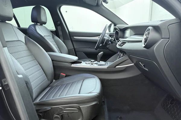Alfa Romeo Stelvio (2022) — foto 16 van 18