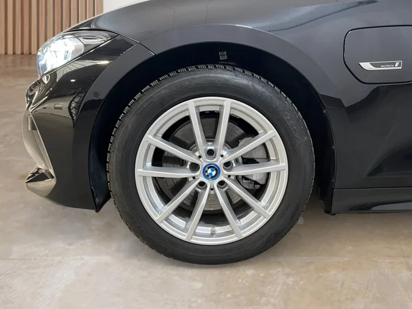 BMW 320 (2023) — foto 3 van 29