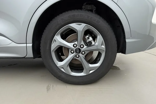 Ford Kuga FHEV (2025) — foto 21 van 24