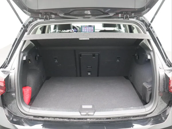 VOLKSWAGEN Golf VIII (2025) — foto 4 van 19