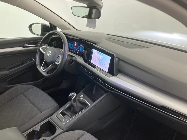 VOLKSWAGEN Golf VIII SW (2024) — foto 2 van 34