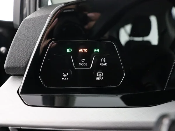 VOLKSWAGEN Golf (2024) — foto 19 van 28