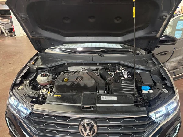 VOLKSWAGEN T-Roc (2018) — foto 15 van 24