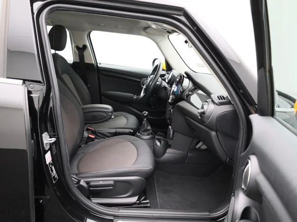 MINI One (2021) — foto 26 van 38