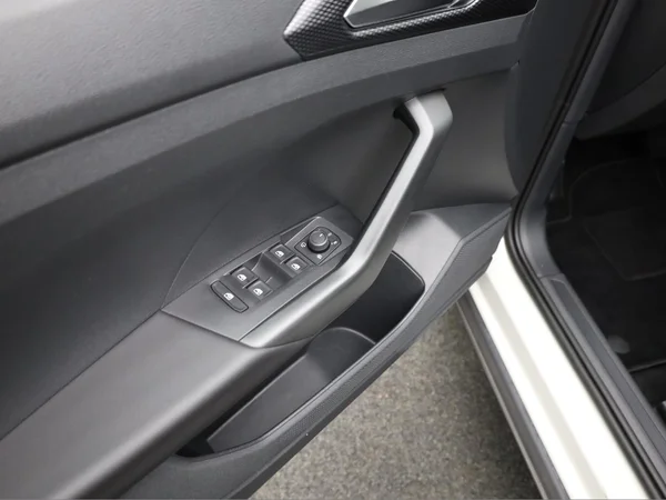 VOLKSWAGEN T-Cross (2024) — foto 5 van 17