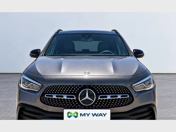 Mercedes-Benz GLA 180 (2022) — foto 12 van 22