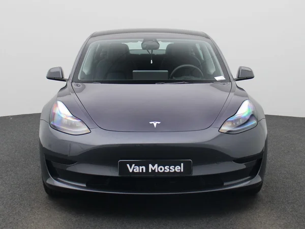 Tesla Model 3 (2022) — foto 23 van 47
