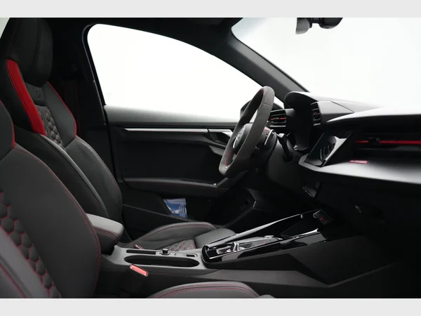 AUDI RS3 Sedan (2023) — foto 31 van 36