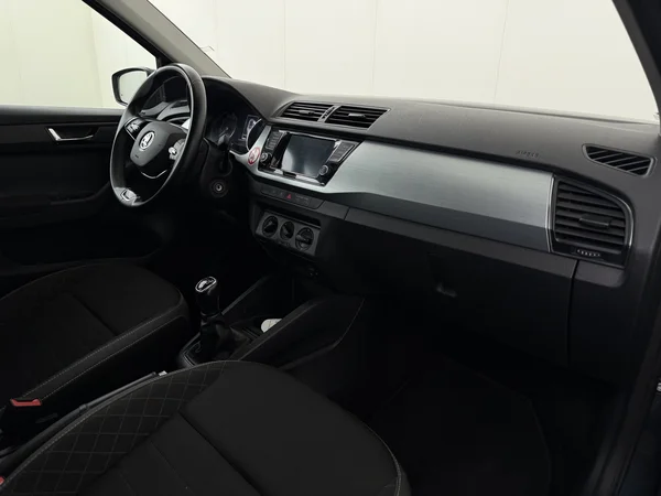 SKODA Fabia (2021) — foto 3 van 25