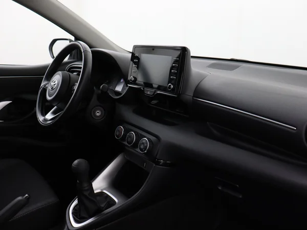 TOYOTA Yaris (2021) — foto 3 van 25