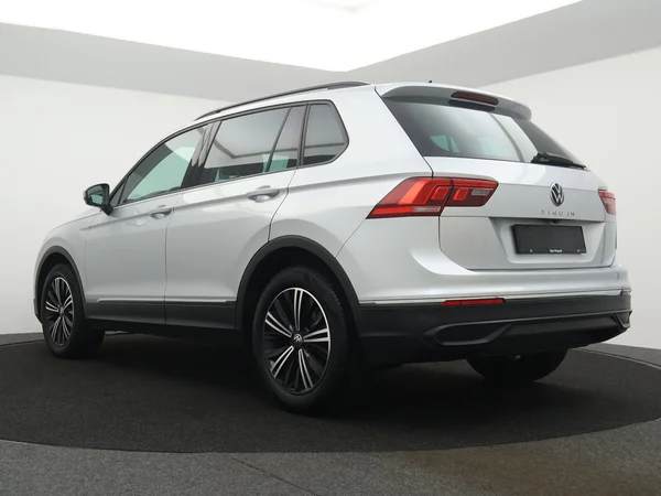 VOLKSWAGEN Tiguan (2022) — foto 20 van 24