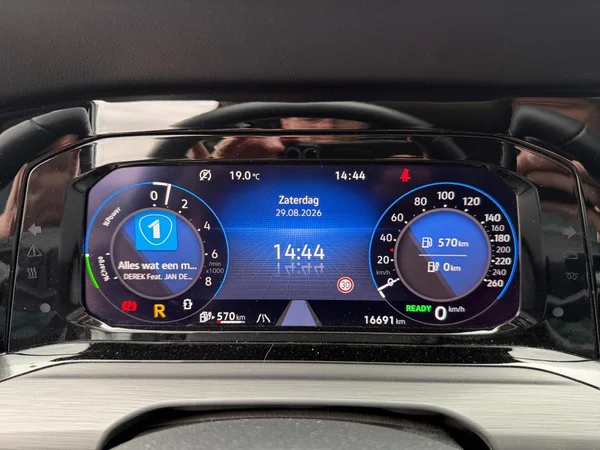 VOLKSWAGEN Golf VIII (2024) — foto 6 van 24
