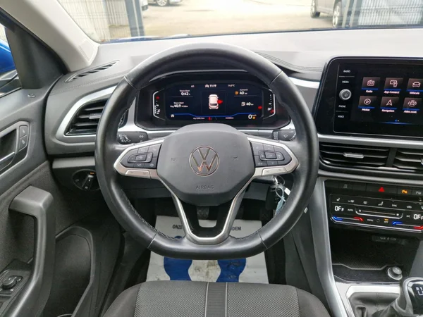 VOLKSWAGEN T-Roc (2023) — foto 3 van 27