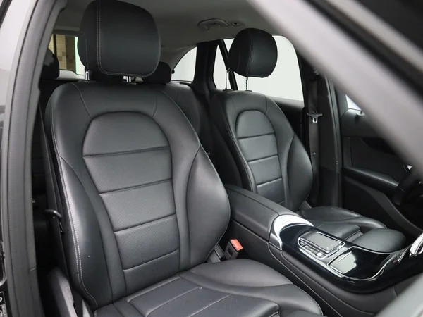 Mercedes-Benz GLC (2021) — foto 32 van 44