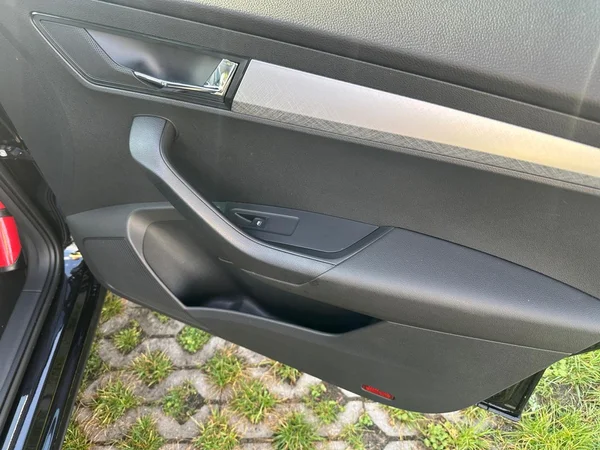 SKODA Karoq (2024) — foto 9 van 24