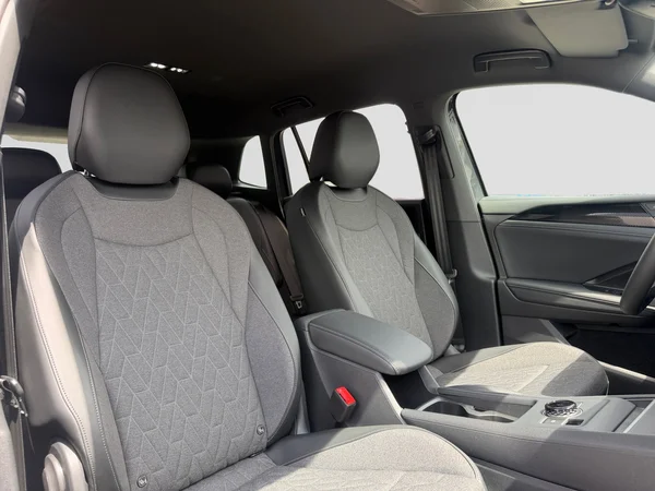 VOLKSWAGEN Tiguan (2026) — foto 2 van 24