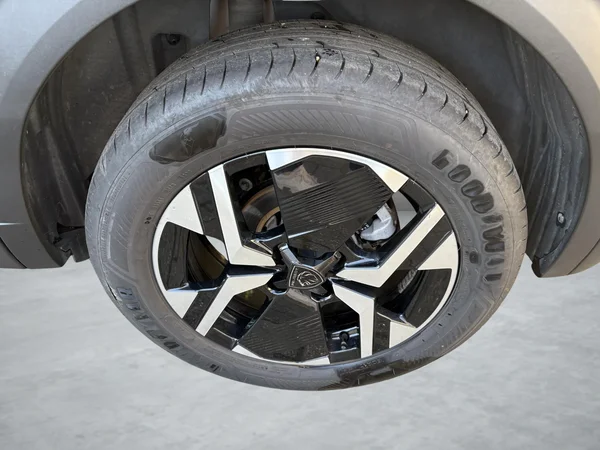 Peugeot 2008 (2024) — foto 2 van 20