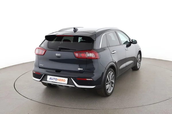 Kia Niro (2017) — foto 12 van 16