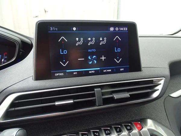 Peugeot 3008 (2018) — foto 13 van 24