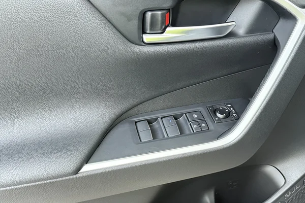 Toyota Rav4 Hybrid (HEV) (2021) — foto 8 van 29