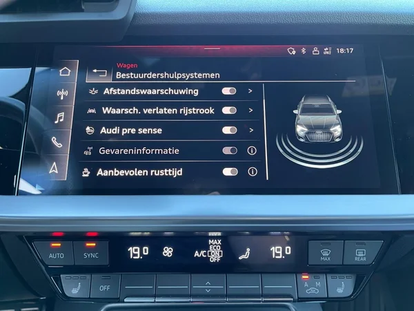 AUDI A3 Sportback (2023) — foto 7 van 22
