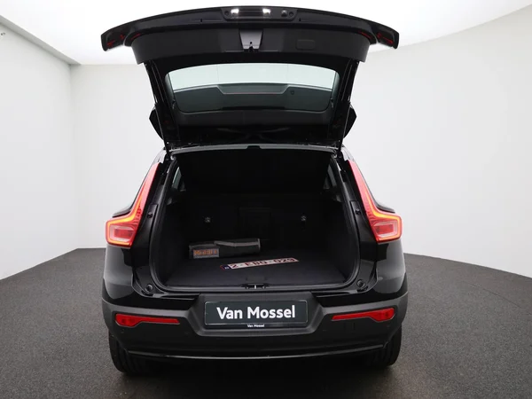 Volvo XC40 (2023) — foto 3 van 41