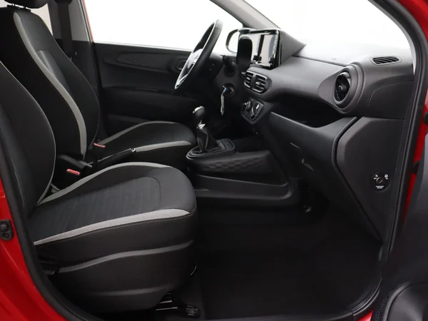 HYUNDAI i10 (2025) — foto 3 van 25