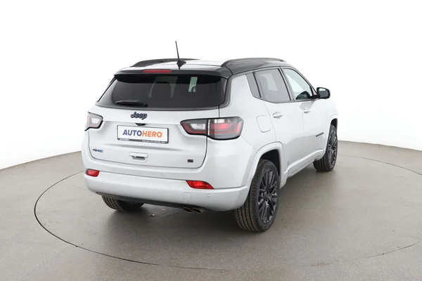Jeep Compass (2022) — foto 12 van 16
