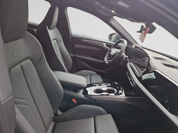 AUDI A6 e-hybrid (PHEV) (2025) — foto 3 van 16