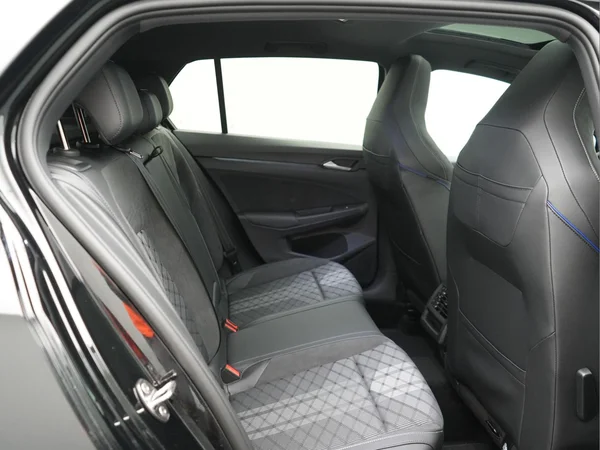 VOLKSWAGEN Golf VIII (2026) — foto 5 van 10